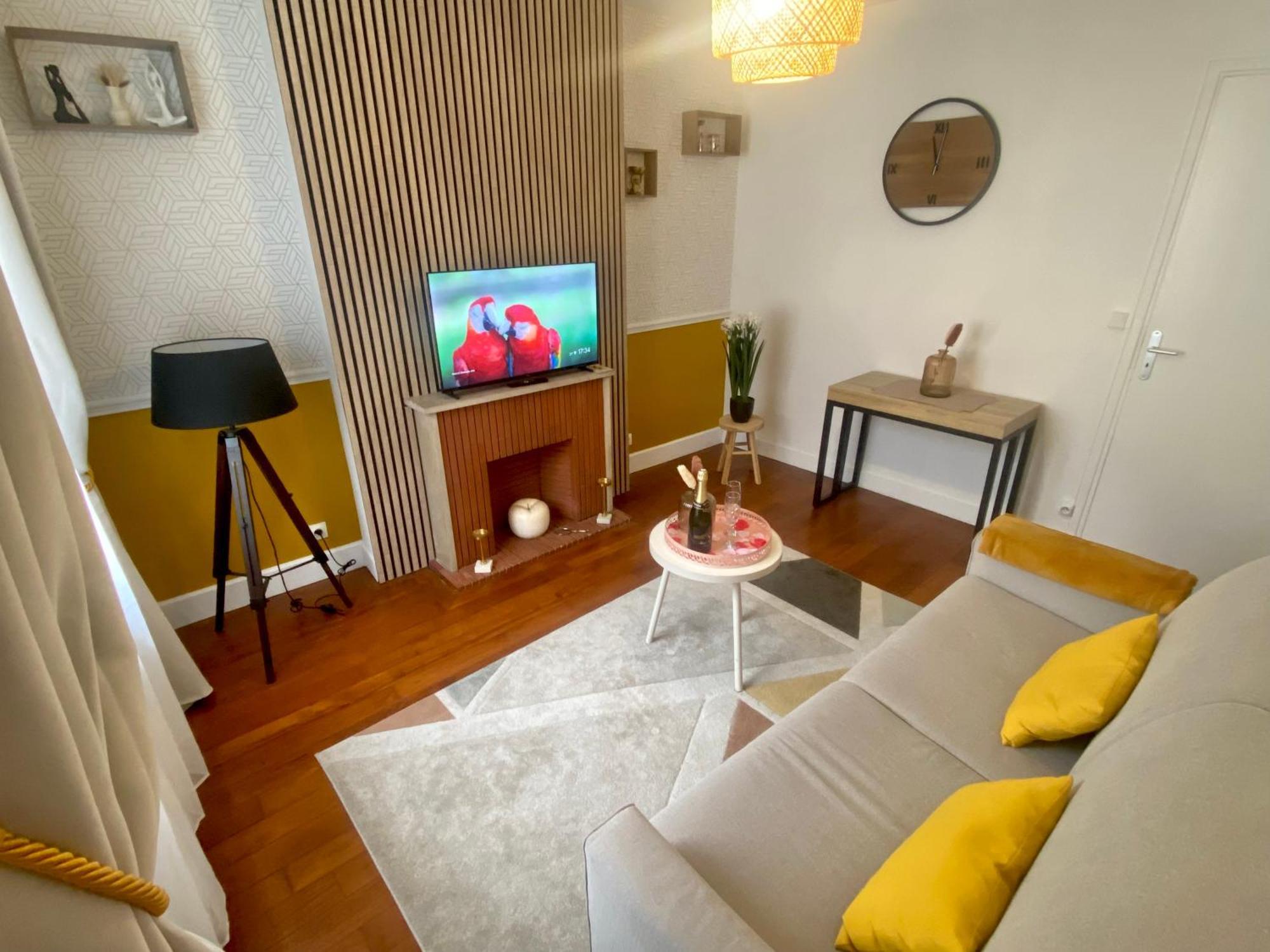 Le Cocon De La Tour -Vip-Compiegne-Hyper Centre Apartment Exterior photo